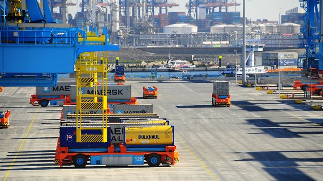 Selbstfahrende ContainerCarrier, Quelle: Internet, Rotterdamer Hafen